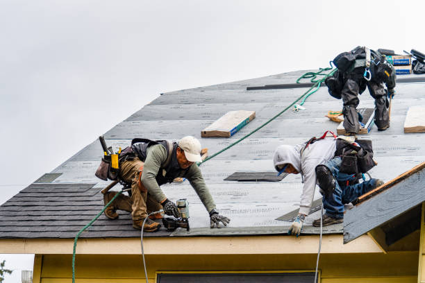 Professional Gutter Installation technician working in Franklin, MI